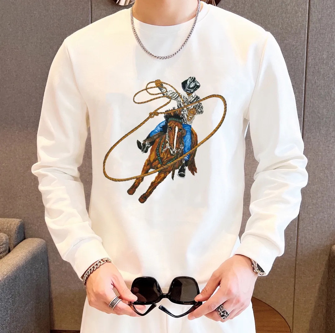 🅿️380 direct batch [LV Louis Vuitton] (Fat Man Gospel) hot-selling suit is coming. Focus on the original version of the official website. 2025 new hot-selling sweatshirt suit. The original order is the best. 🇭🇰The meticulous work of top designers. Just for a fitting and perfect upper body effect. 100% natural high-quality Roman cotton, close-fitting comfort, noble and elegant! Original hardware embodies elegance and nobility! Counter size: M-5XL (maximum wear up to 220 pounds)